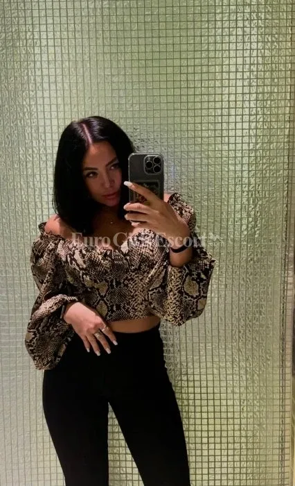 Photo 1 from listing “Kira”, age 25