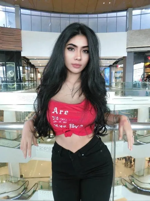 Photo 1 from listing “Sara”, age 24