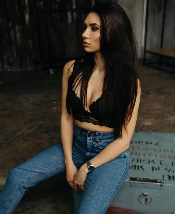 Photo 1 from listing “Lia”, age 23