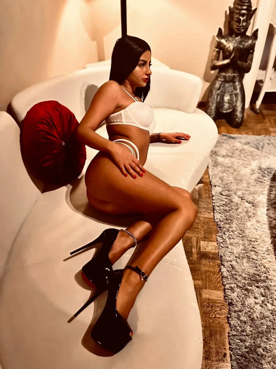Photo 1 from listing “Sexy Anabelle”, age 34