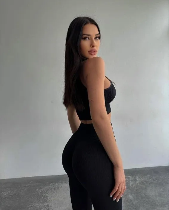Photo 1 from listing “Alina”, age 23