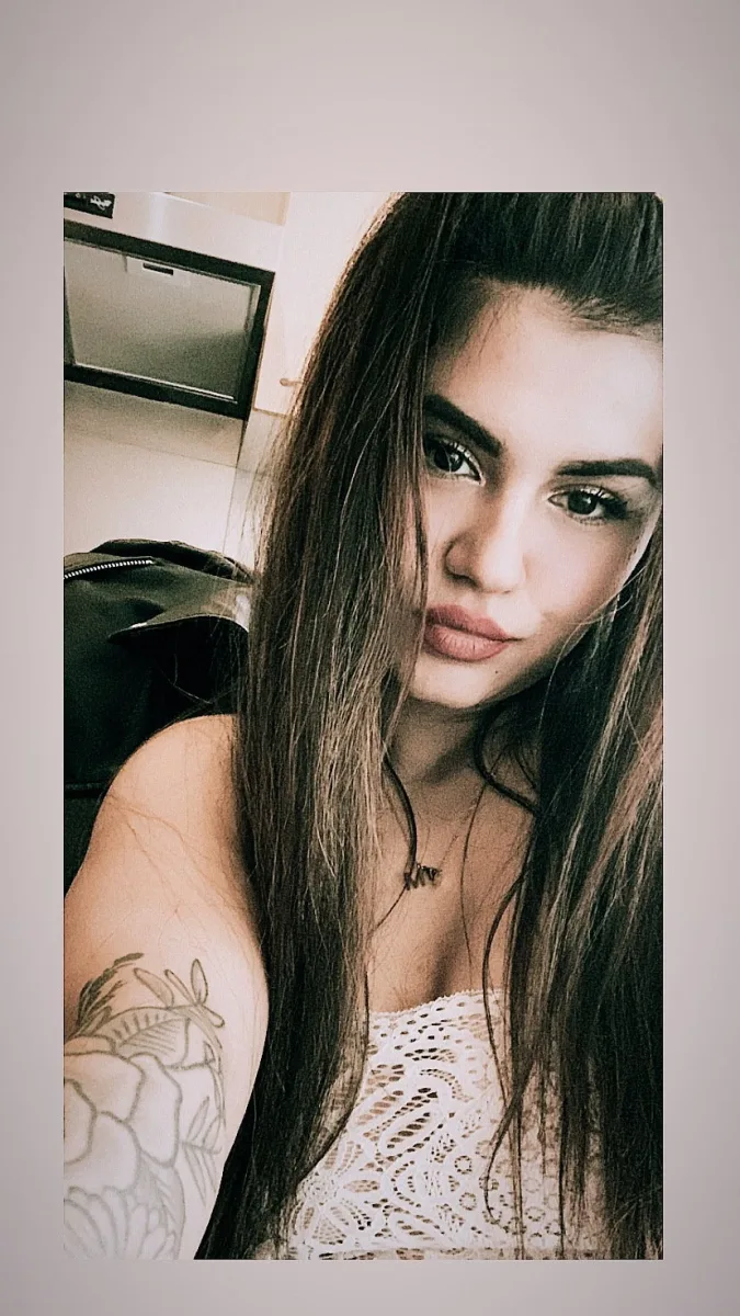 Photo 1 from listing “Roxi23”, age 24