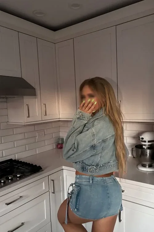Photo 1 from listing “Esra”, age 24