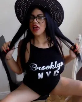Photo from listing “Isabelle”, age 26