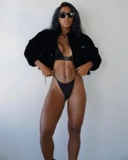Photo from listing “Isabel”, age 24