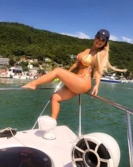 Photo from listing “Lunna Brazil”, age 33