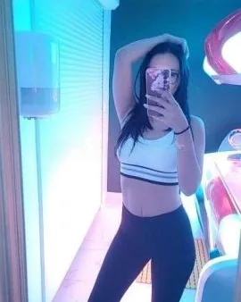 Photo from listing “Andrea”, age 28