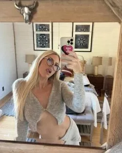 Photo from listing “riiyal”, age 28