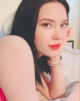 Photo from listing “Alexis”, age 24