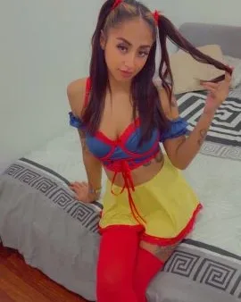 Photo from listing “Zoe”, age 19