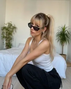 Photo from listing “Lina”, age 25