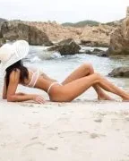 Photo from listing “Alice”, age 29