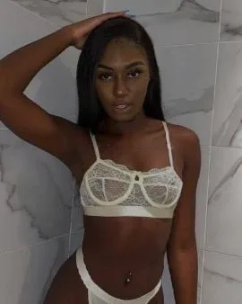 Photo from listing “Zoe”, age 24
