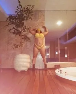 Photo from listing “Laura Lima”, age 28