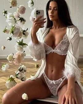Photo from listing “Halli”, age 25