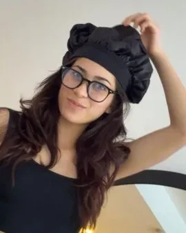 Photo from listing “Luli”, age 18