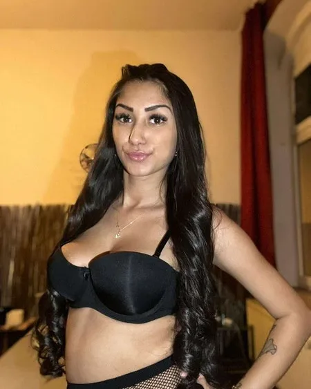 Photo from listing “Maria”, age 19