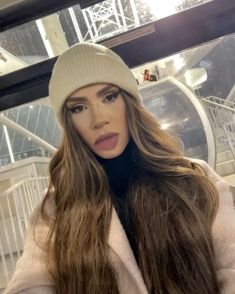 Photo from listing “KENDALL TOP 9 INCHES”, age 23