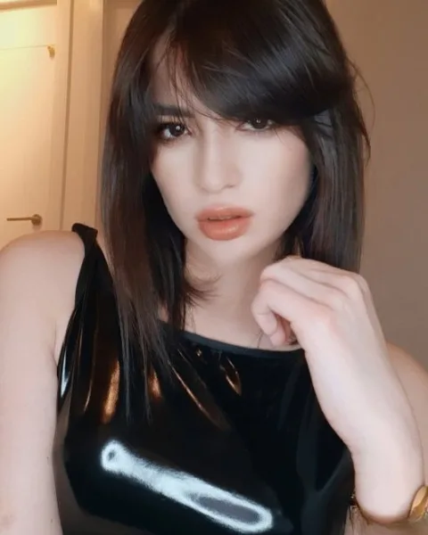 Photo from listing “Zoe”, age 26