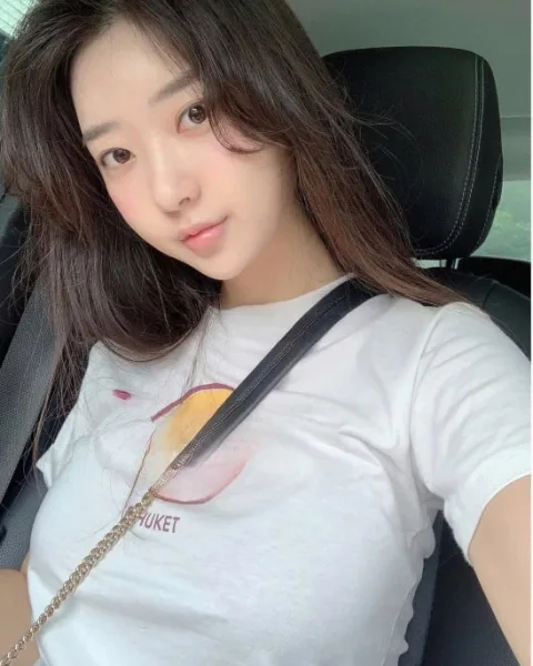 Photo from listing “Isabel”, age 24