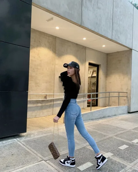 Photo from listing “Amanda Cy”, age 20