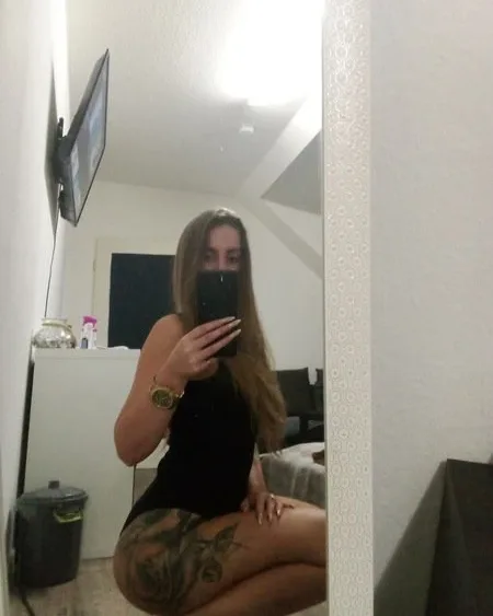 Photo from listing “Mia”, age 28