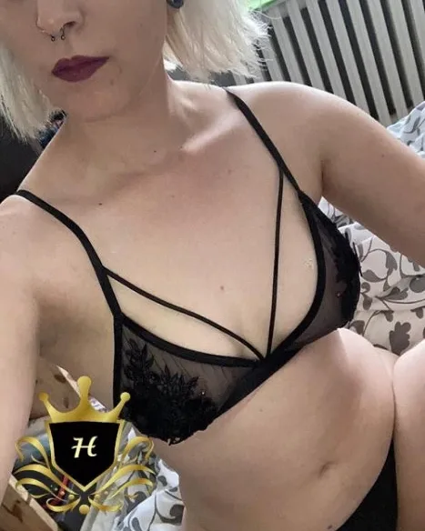 Photo from listing “Aurelie”, age 26