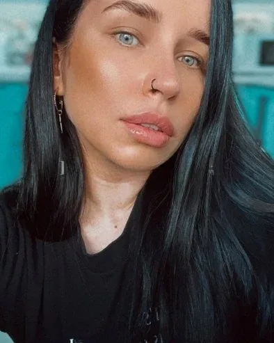 Photo from listing “Pauline”, age 20