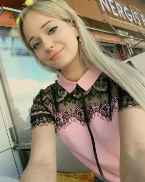 Photo from listing “Cassandra”, age 23