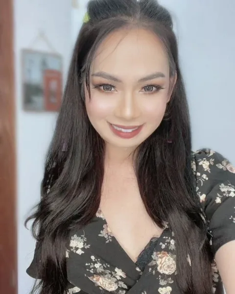 Photo from listing “Kim Young”, age 22