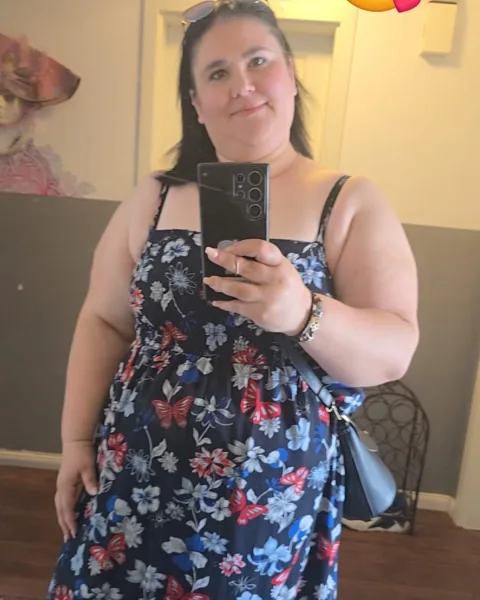 Photo from listing “aliciaderes”, age 28