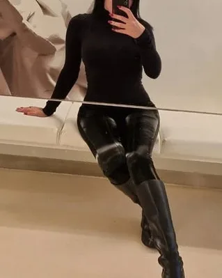 Photo from listing “Laura 12”, age 22