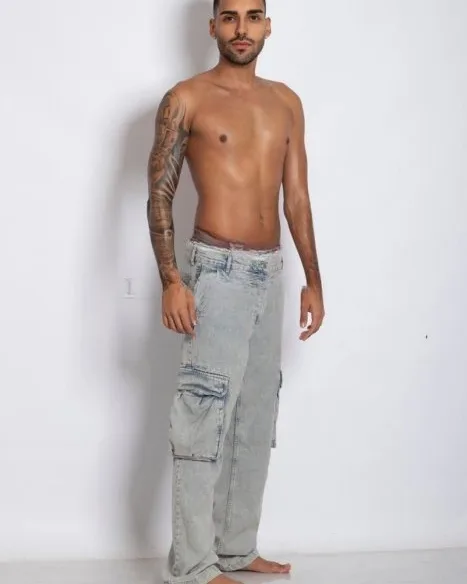 Photo from listing “Victor”, age 26