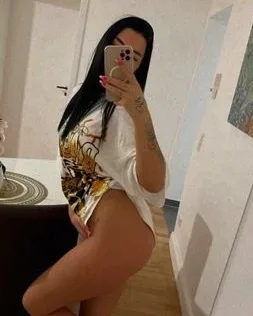 Photo from listing “Alexia”, age 27