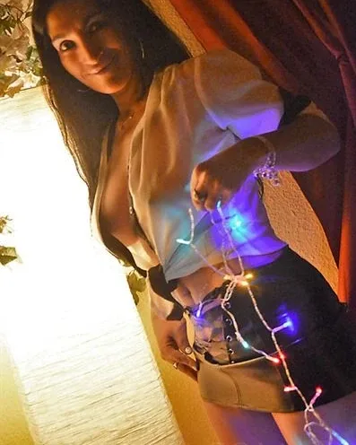 Photo from listing “Lona”, age 37