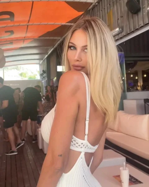 Photo from listing “Isabella”, age 28