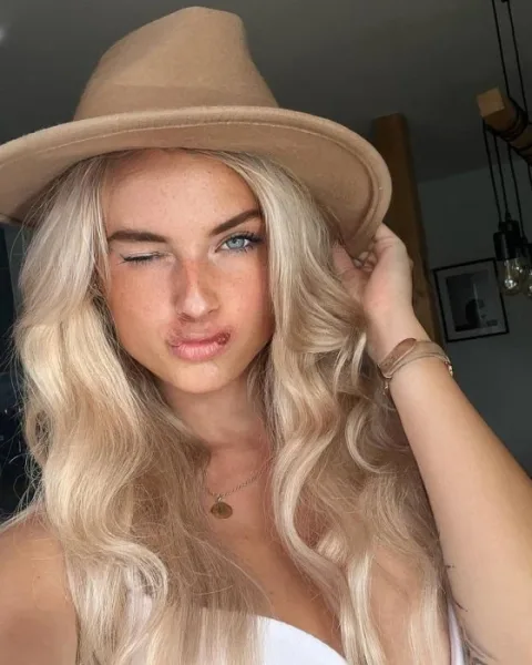Photo from listing “Aria”, age 21