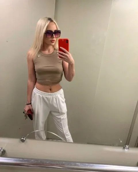 Photo from listing “Eve”, age 25