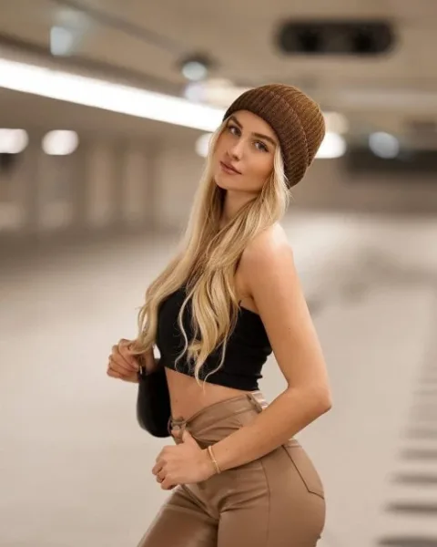 Photo from listing “Dalila”, age 22