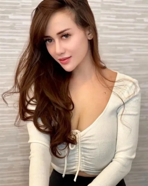 Photo from listing “Isabella”, age 21