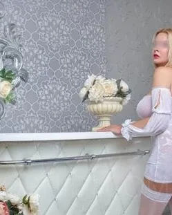 Photo from listing “Valeria GANZ NEU”, age 37