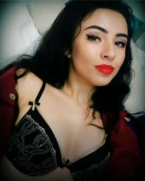 Photo from listing “Mia”, age 33