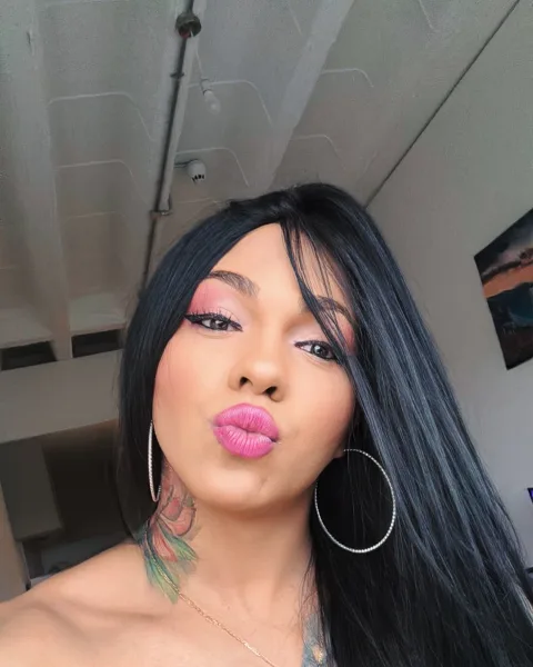 Photo from listing “Lauanne Mello”, age 27