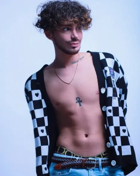 Photo from listing “Roys”, age 20