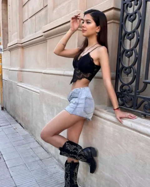 Photo from listing “Suzanne”, age 20