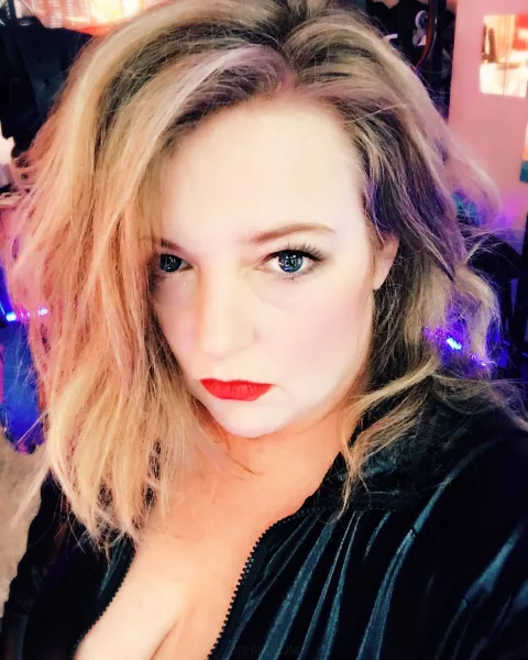 Photo from listing “LeicesterMistress”, age 38