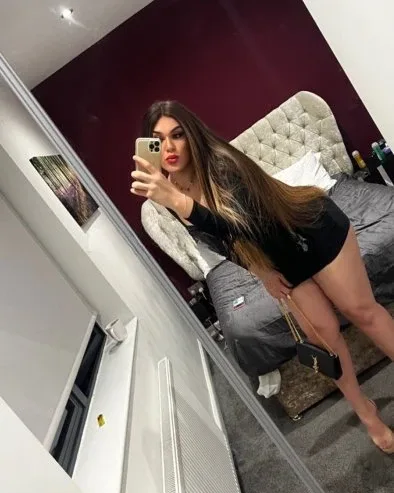 Photo from listing “Agatha Moreira”, age 24