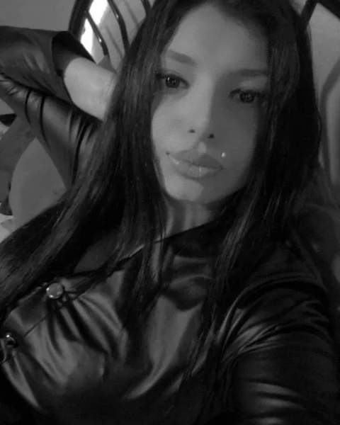 Photo from listing “Lara233”, age 25