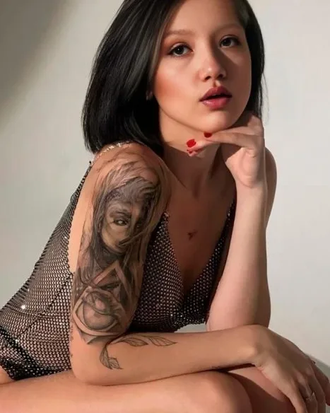 Photo from listing “Tracey”, age 22