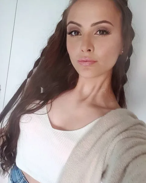 Photo from listing “Samia”, age 20